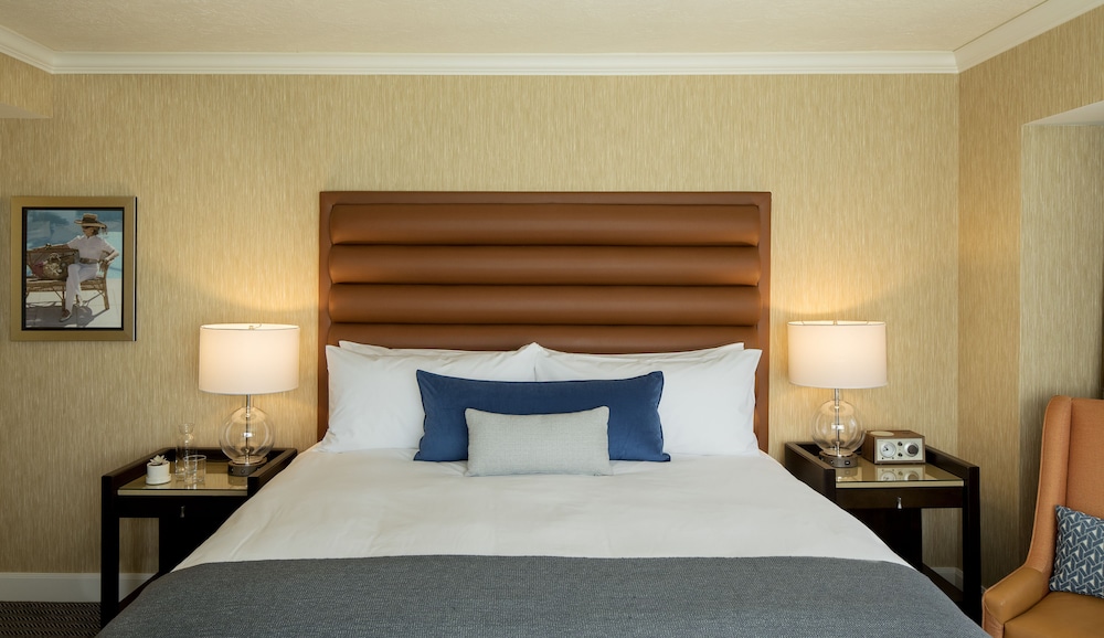 Premium Room, 1 King Bed - Photo 1