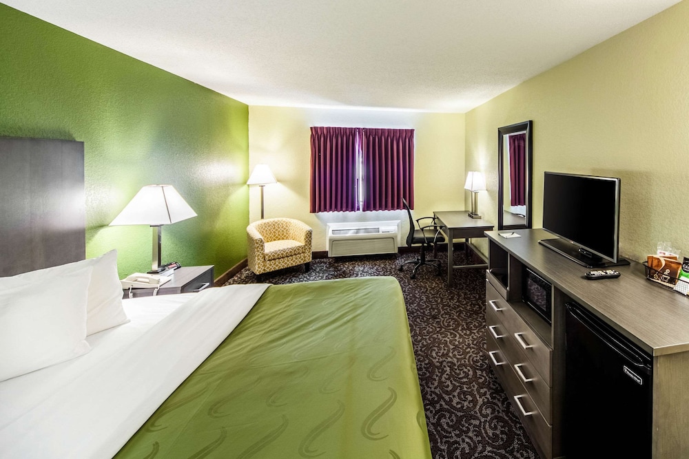 Standard Room, 1 King Bed, Non Smoking - Photo 1