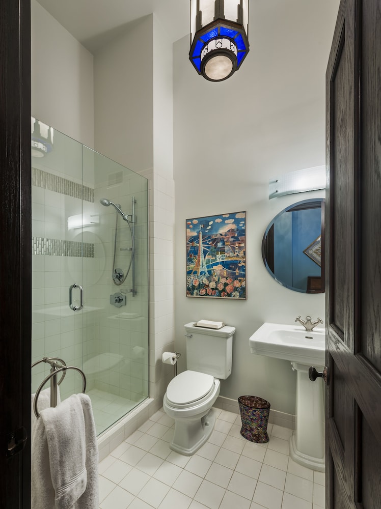 Premium Suite, 1 King Bed (Loft) photo 3