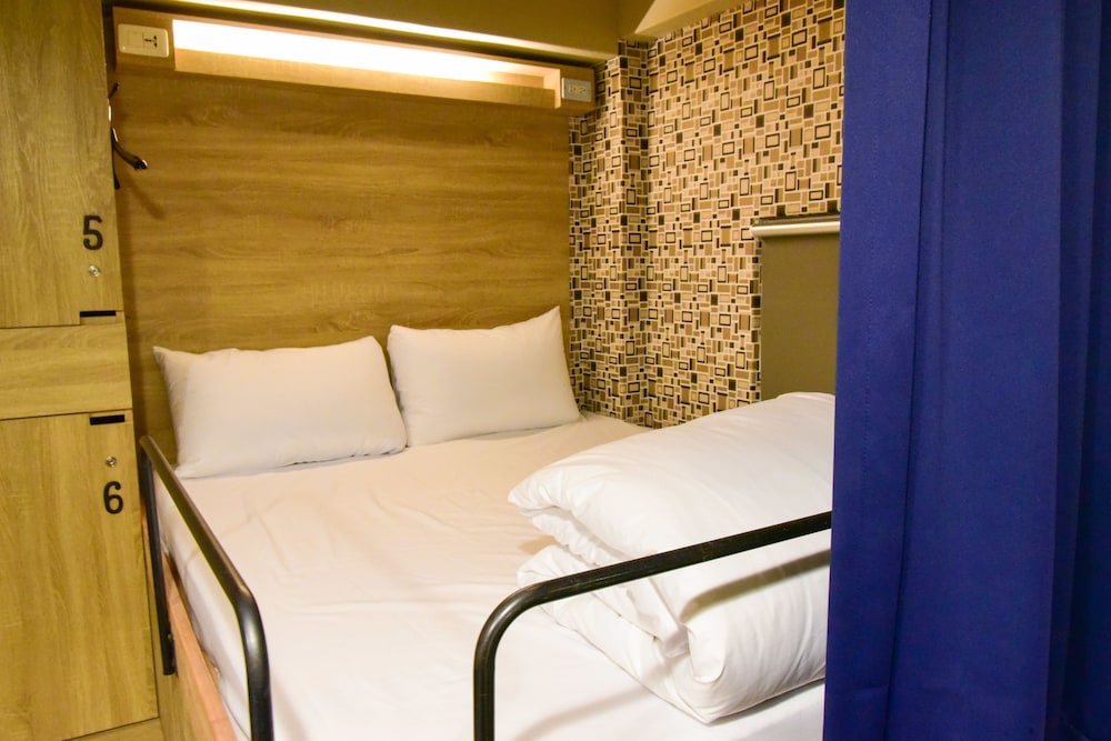 1 Double Bed for 2 People in Dormitory - Mixed with shared bathroom photo 1