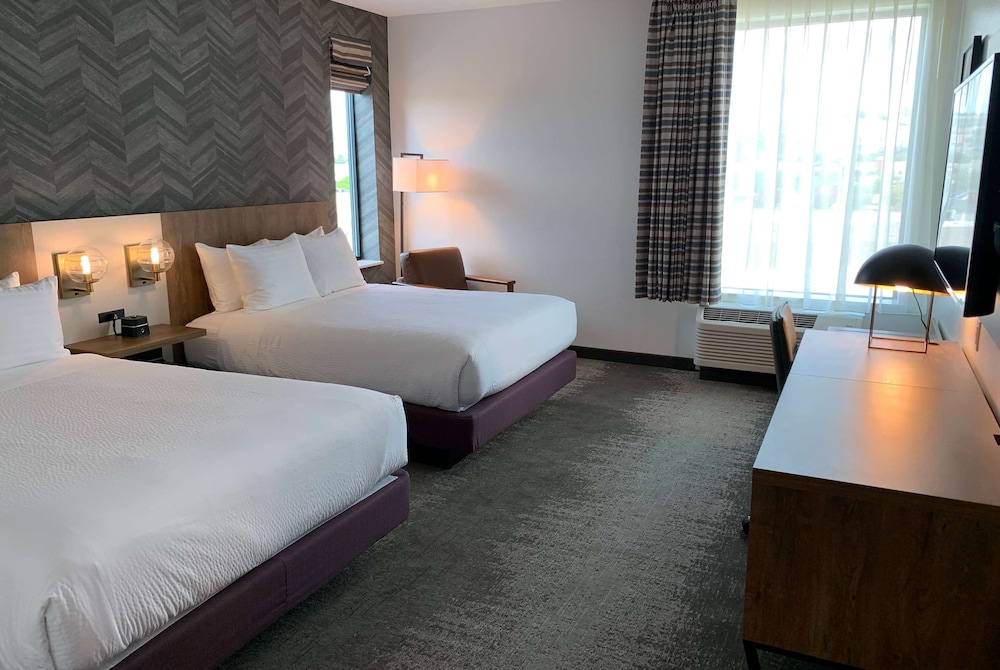 Studio Suite, 2 Queen Beds, Accessible, Non Smoking (Mobility) - Photo 1