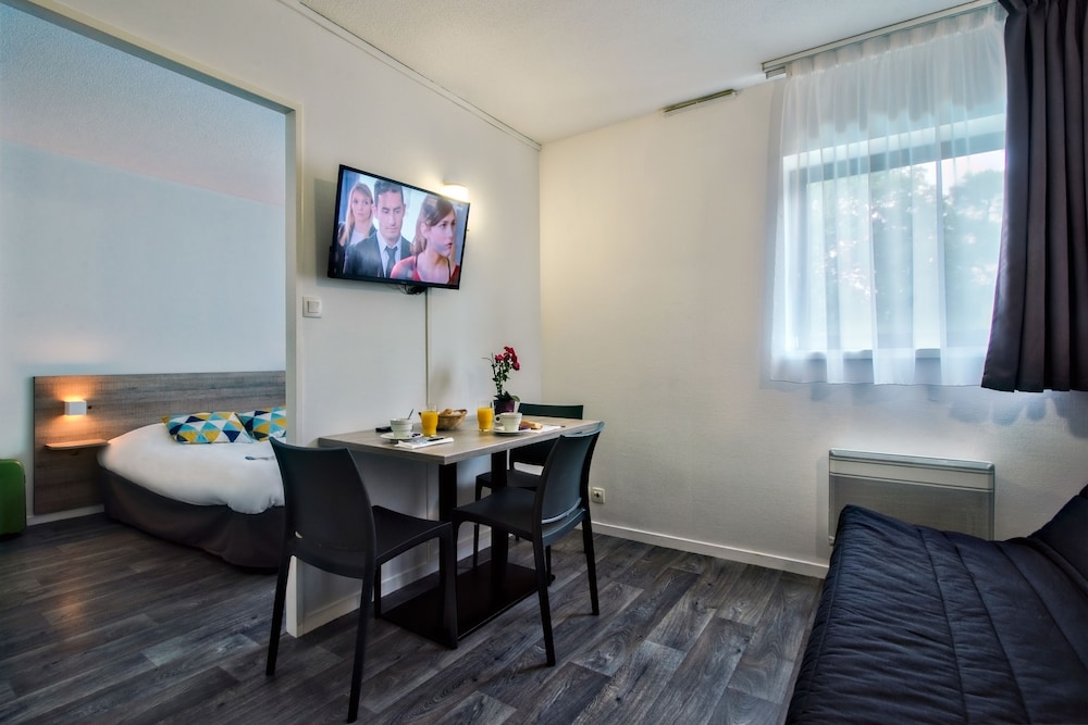 Apartment, 1 Bedroom, Twin beds - Photo 2