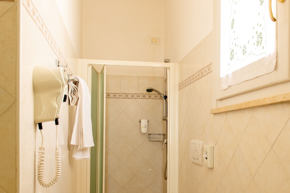 Basic Single Room photo 3