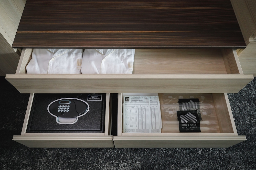 Premium Queen Room Non-Smoking Single Use