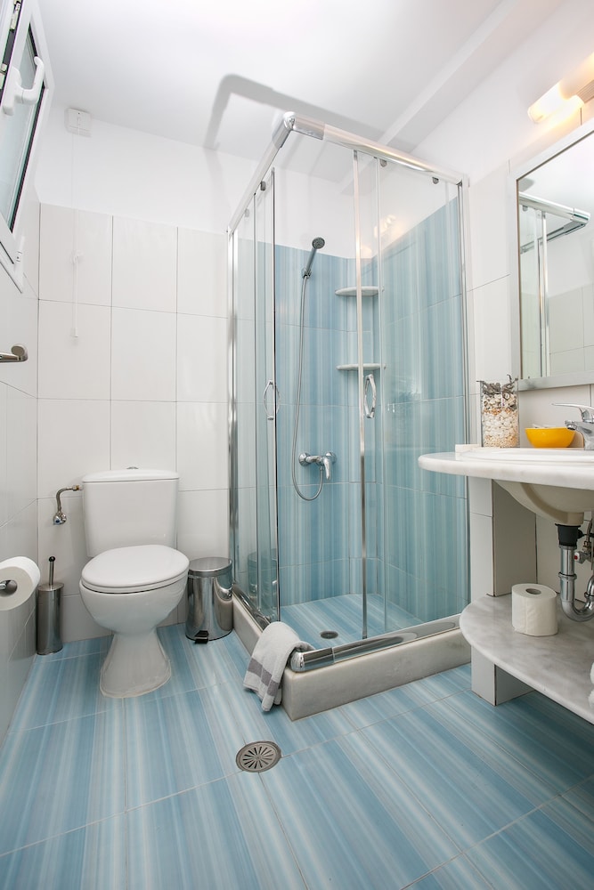 Standard Triple Room - Photo 3