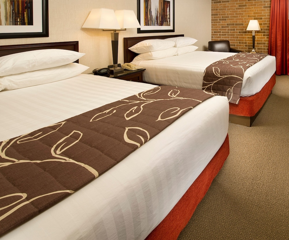 Standard Room, 2 Queen Beds - Photo 1