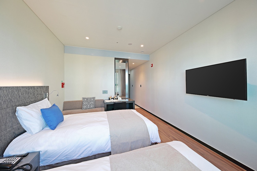 Standard Twin Room, Harbor View - Photo 4