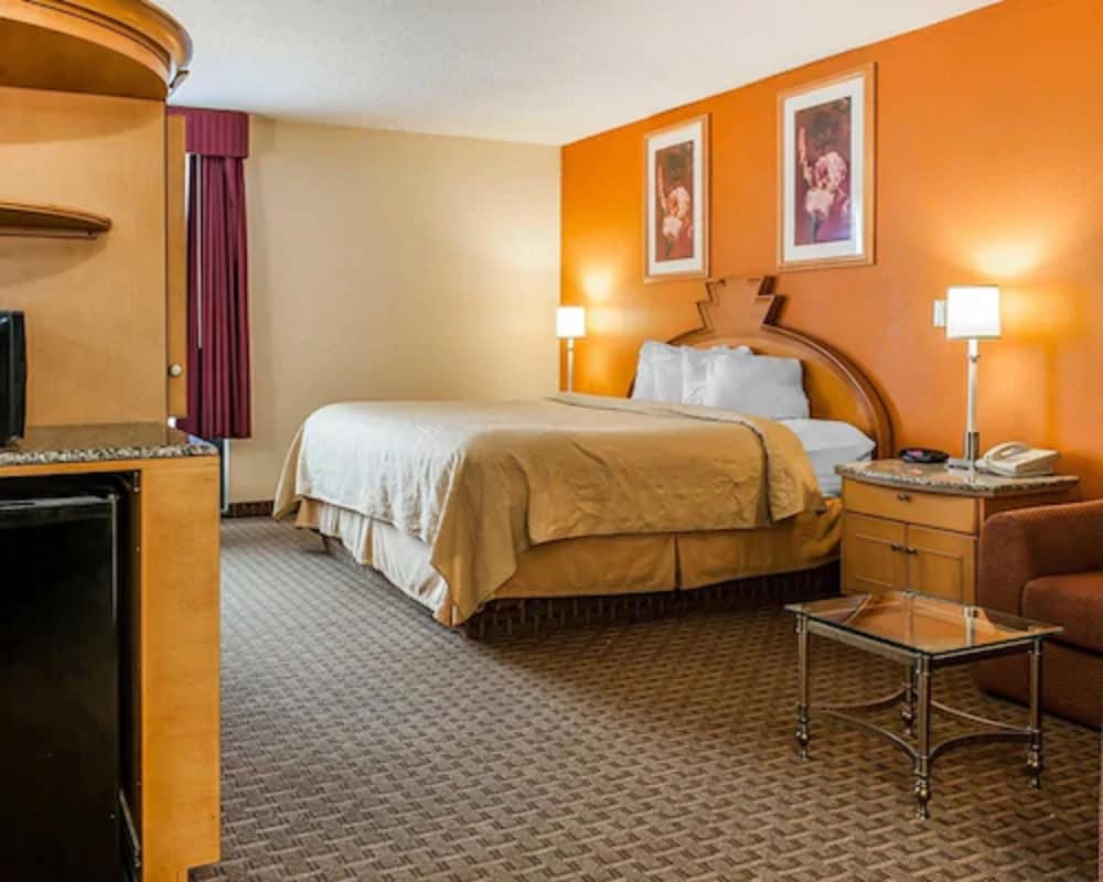 Room, 1 King Bed, Accessible, Non Smoking - Photo 1