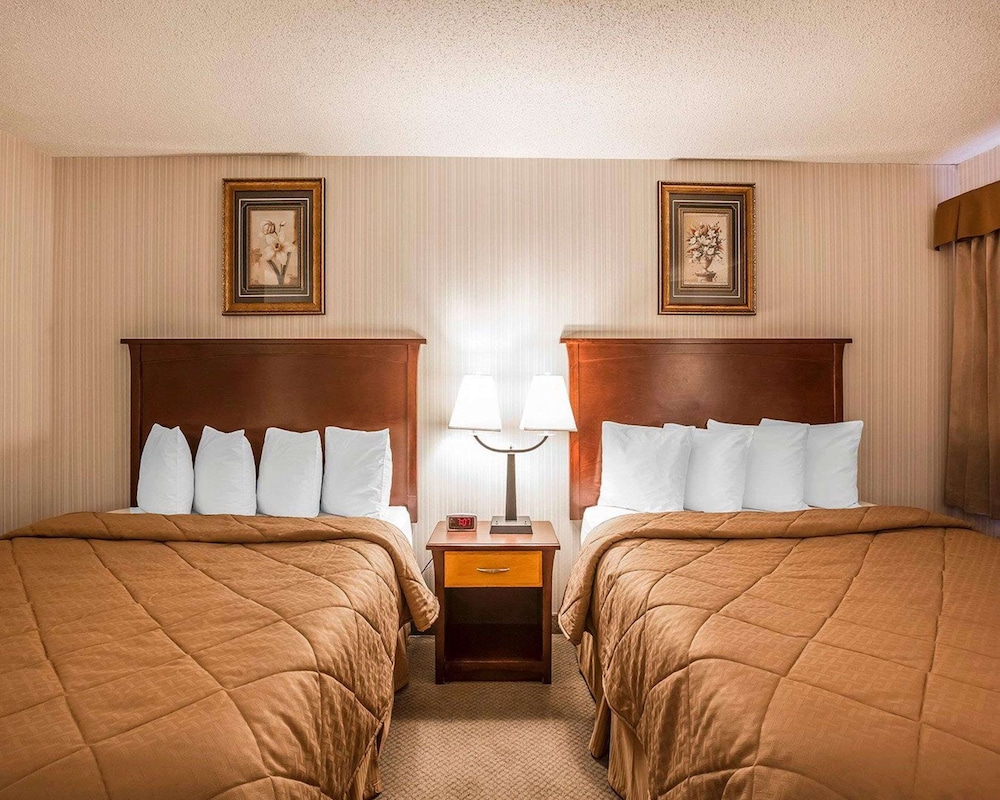 Standard Room, 2 Queen Beds, Non Smoking - Photo 3