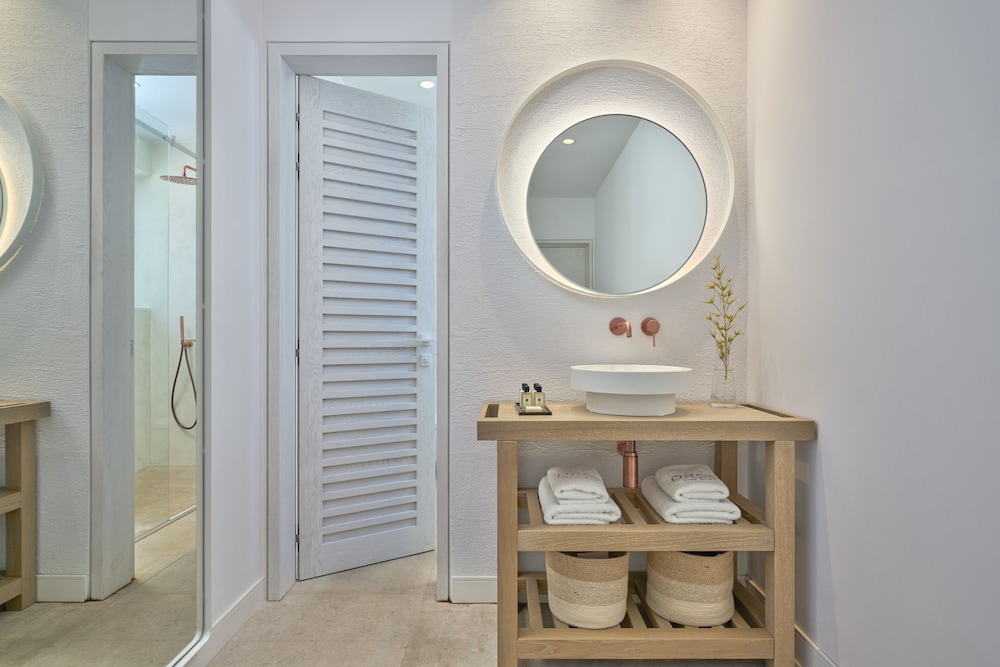 Panoramic Double Sea View Room with Outdoor Jacuzzi - Photo 8