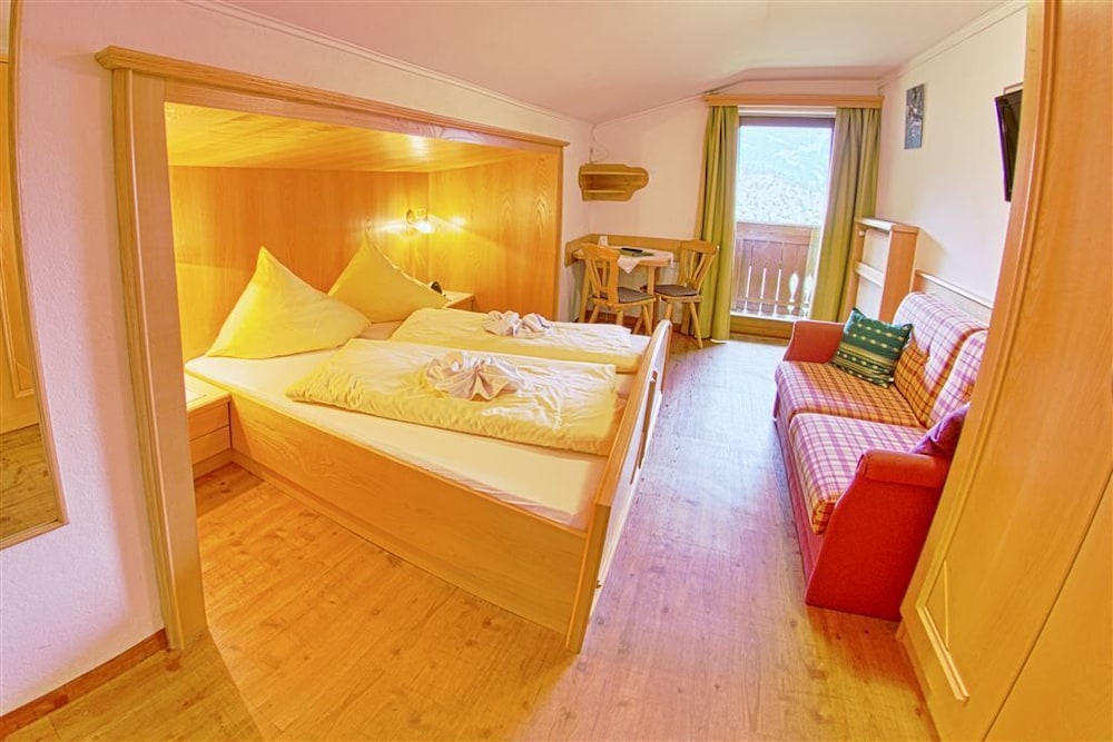 Comfort Suite, 1 Bedroom, Balcony photo 3