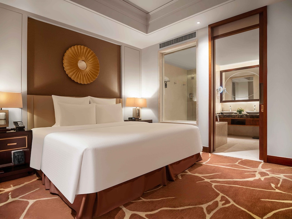 Junior Suite, 1 King Bed, Balcony, River View - Photo 1