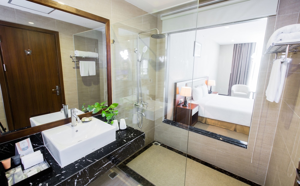Deluxe King Room photo 3
