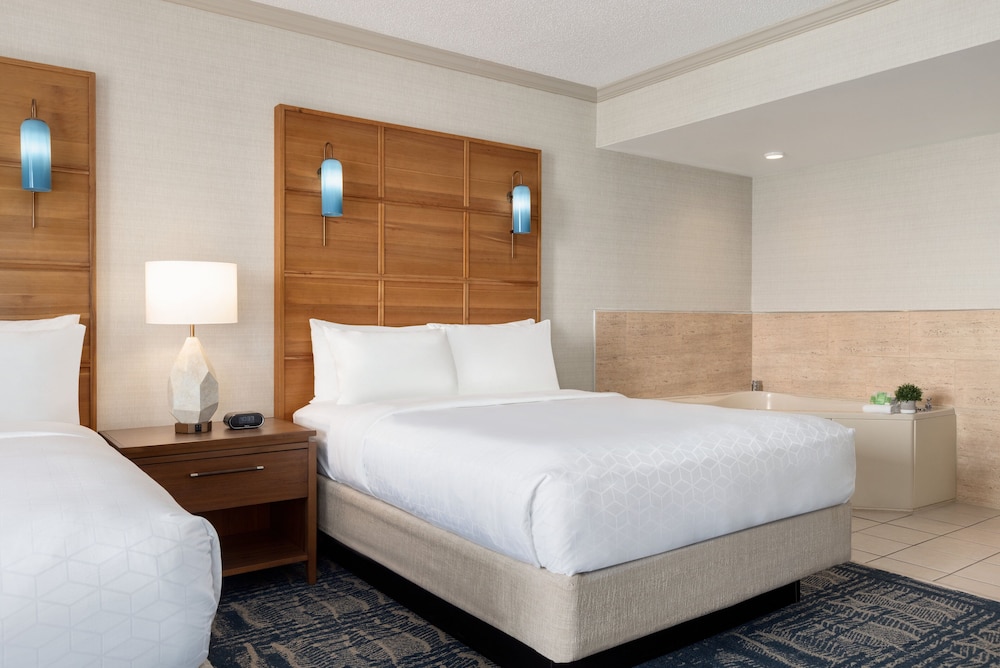 Suite, 1 Bedroom, Oceanfront - Photo 5