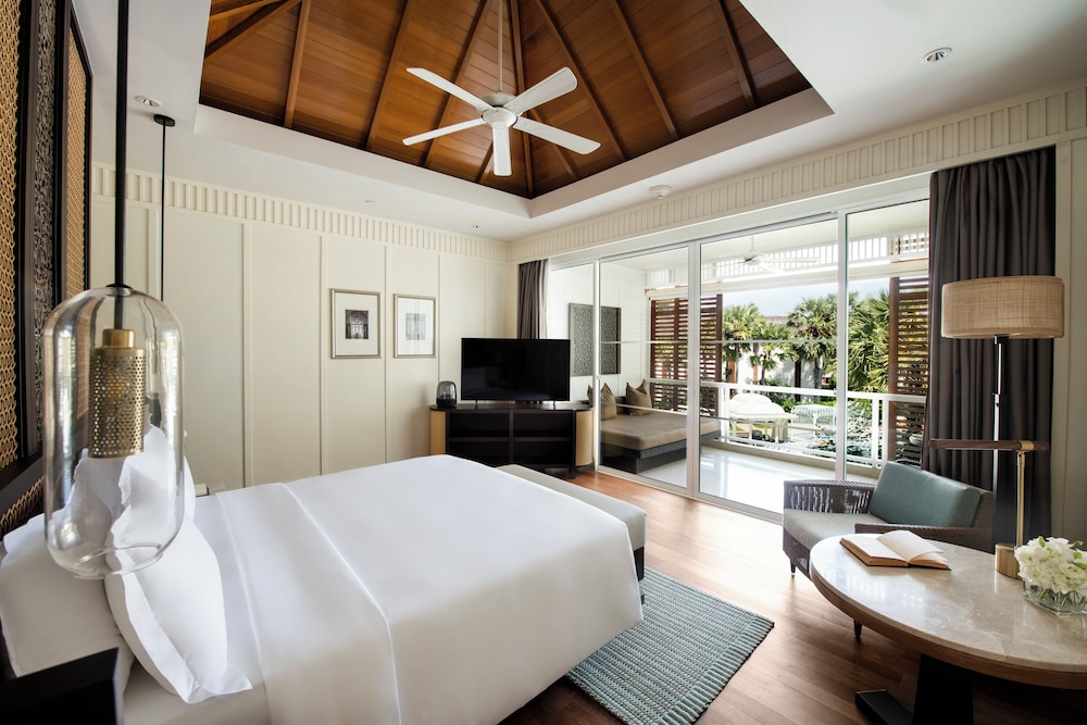 Club Suite, 2 Bedrooms, Pool View