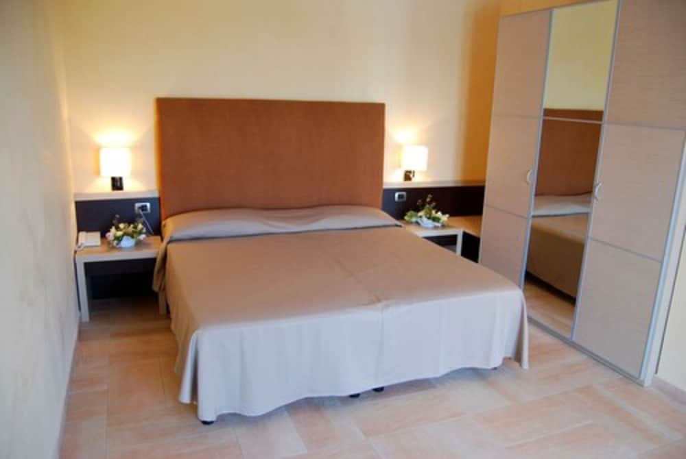 Classic Double or Twin Room, Balcony photo 2