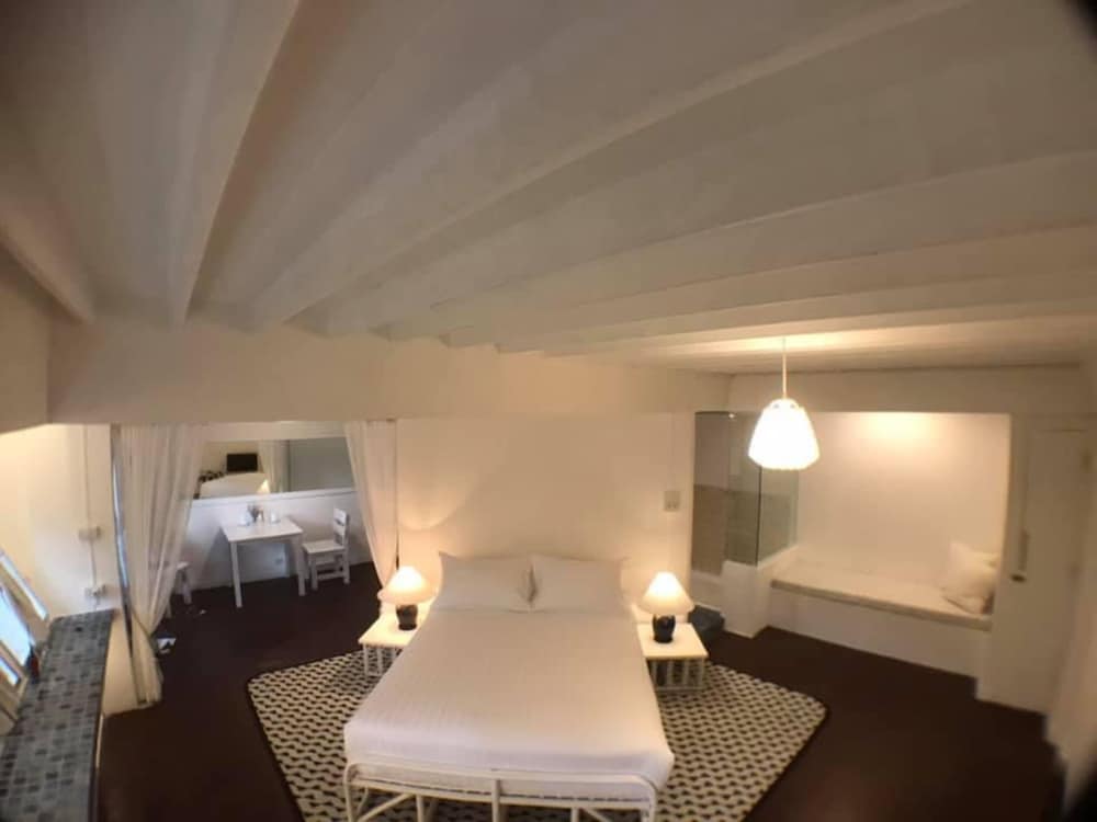 Deluxe Apartment, Balcony, Courtyard View photo 2