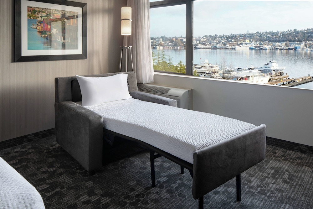 Suite, 1 Bedroom, Lake View photo 3