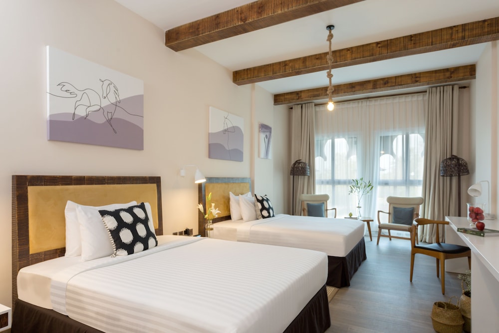 Gallery Triple Room, 2 Queen Beds photo 3