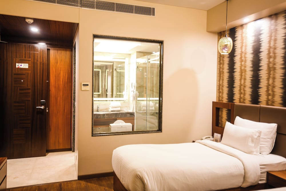 Deluxe Room - Photo 4
