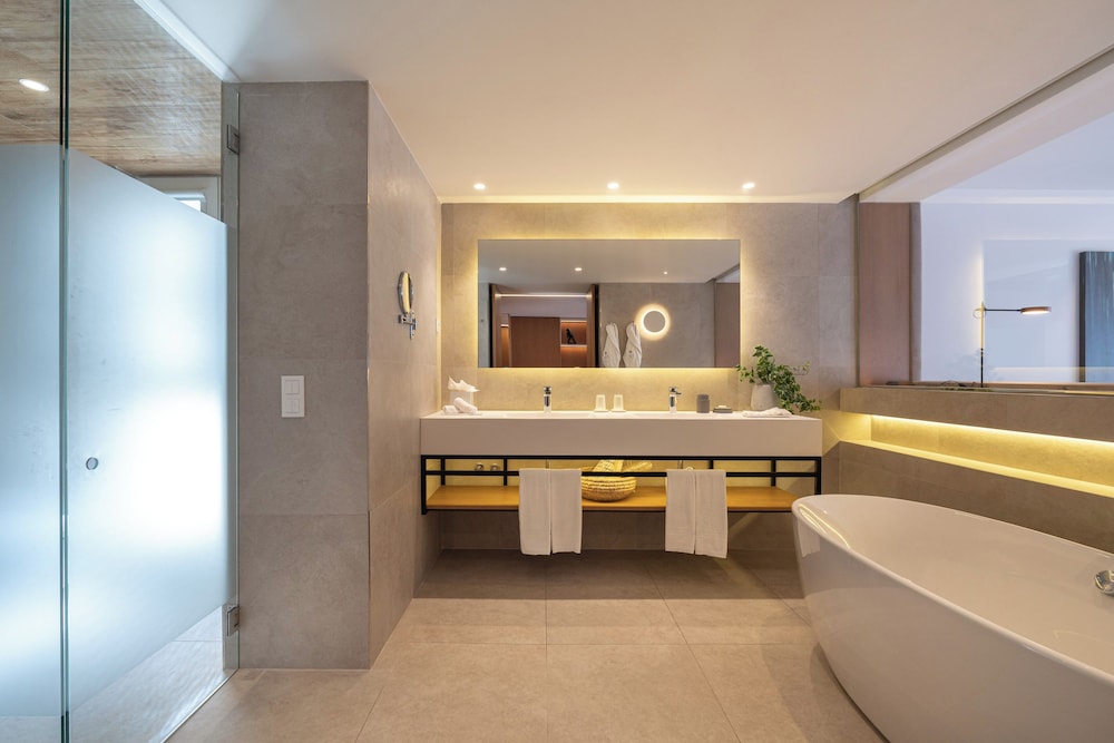 Signature Suite, Balcony - Photo 7