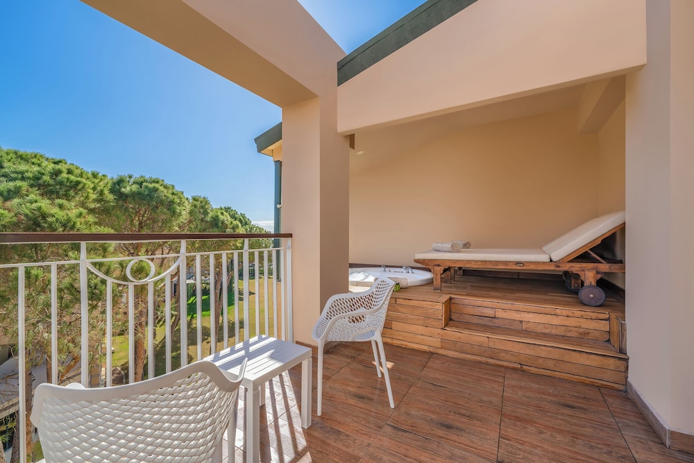 Family Room, 1 King Bed with Sofa bed, Terrace