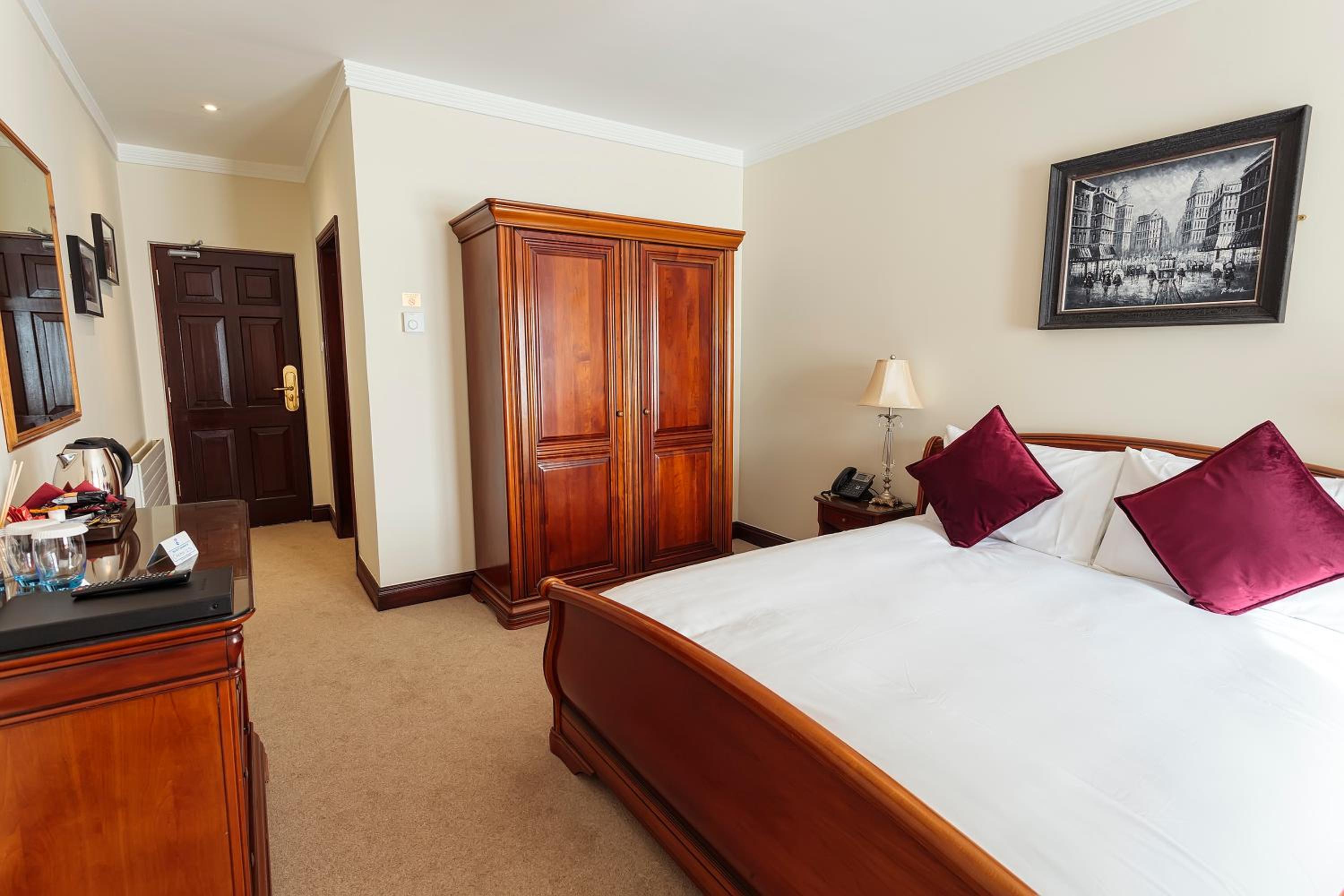 Deluxe King Room photo 1