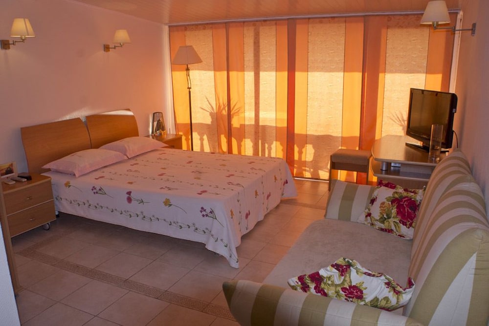 Deluxe Triple Room, Balcony, Sea View photo 3