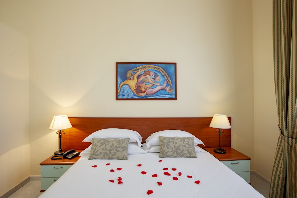 Standard Double Room - Photo 3