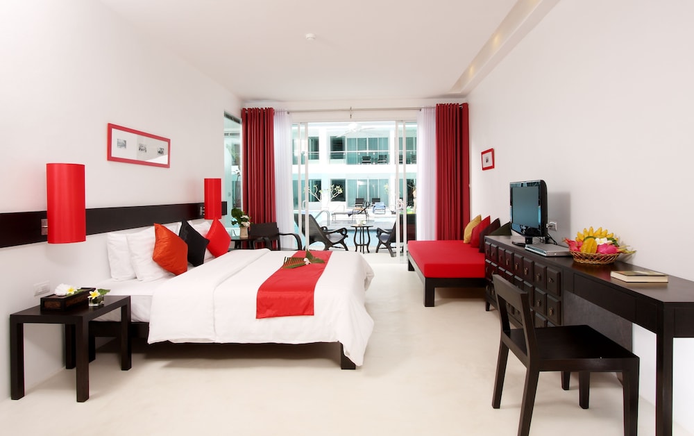 Deluxe Room, Pool Access - Photo 2
