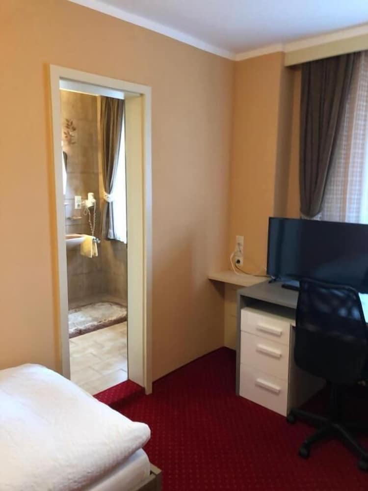 Basic Double Room