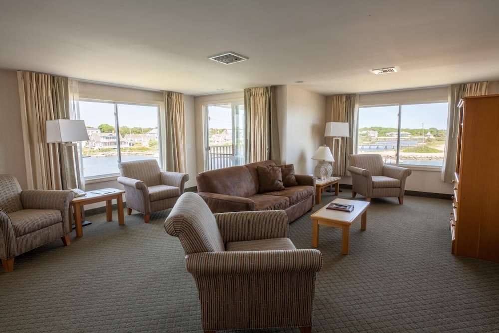 Suite, Multiple Beds (End Suite) photo 3