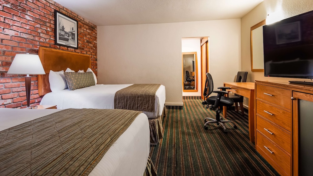 Standard Room, 2 Queen Beds, Non Smoking, Balcony photo 2