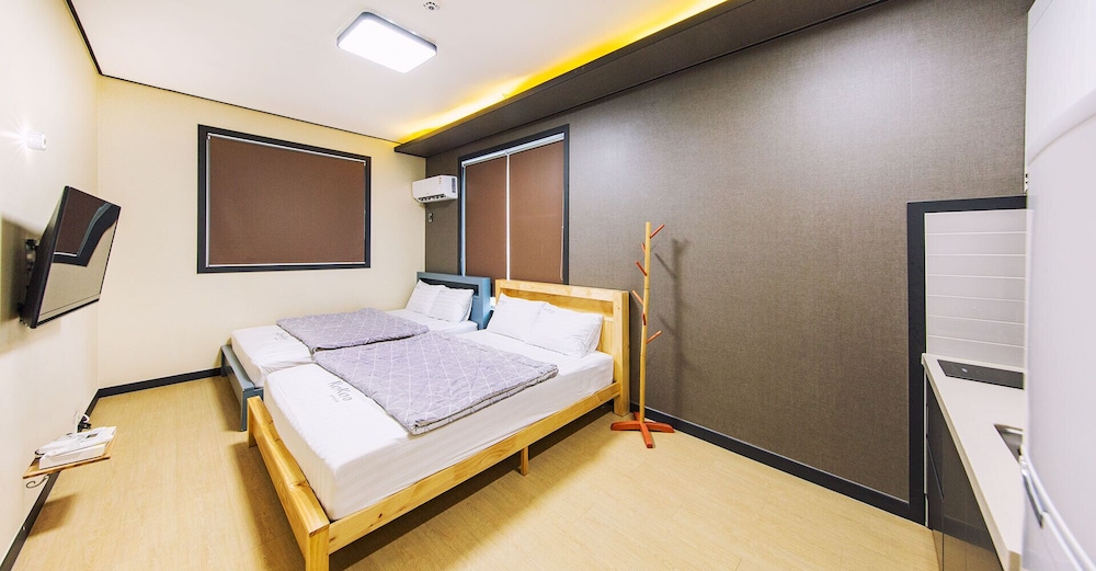 Two Bed Room photo 2