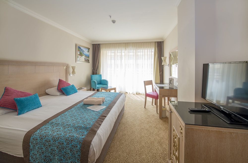 Standard Room, Partial Sea View