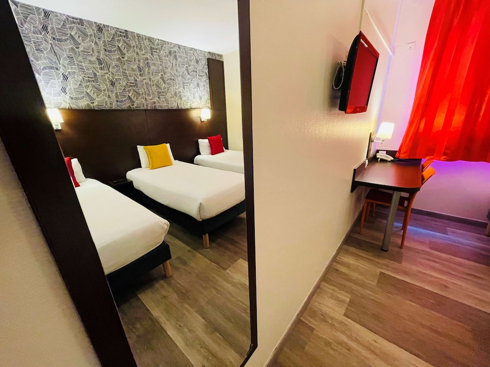 Standard Room, 3 Twin Beds photo 2