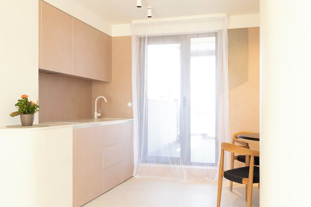 Luxury Apartment - Photo 9