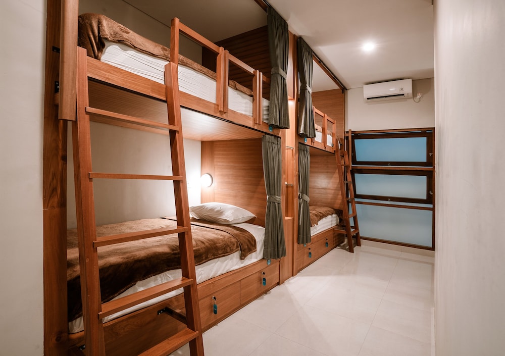 Shared Dormitory, Mixed Dorm