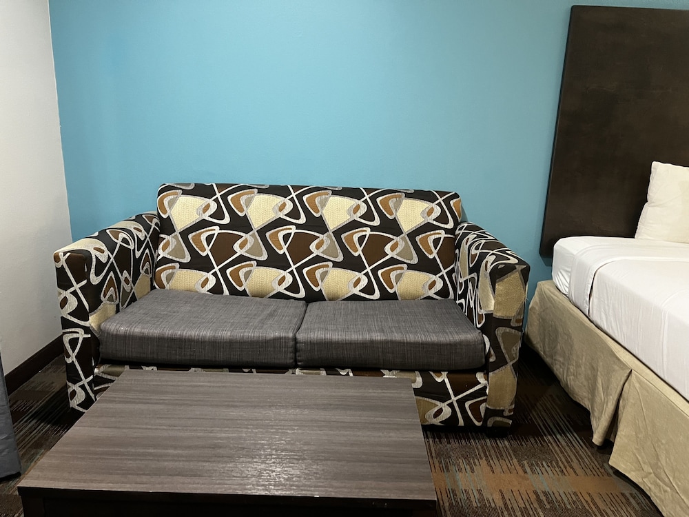 Suite, 2 Queen Beds, Non Smoking, Kitchenette photo 3