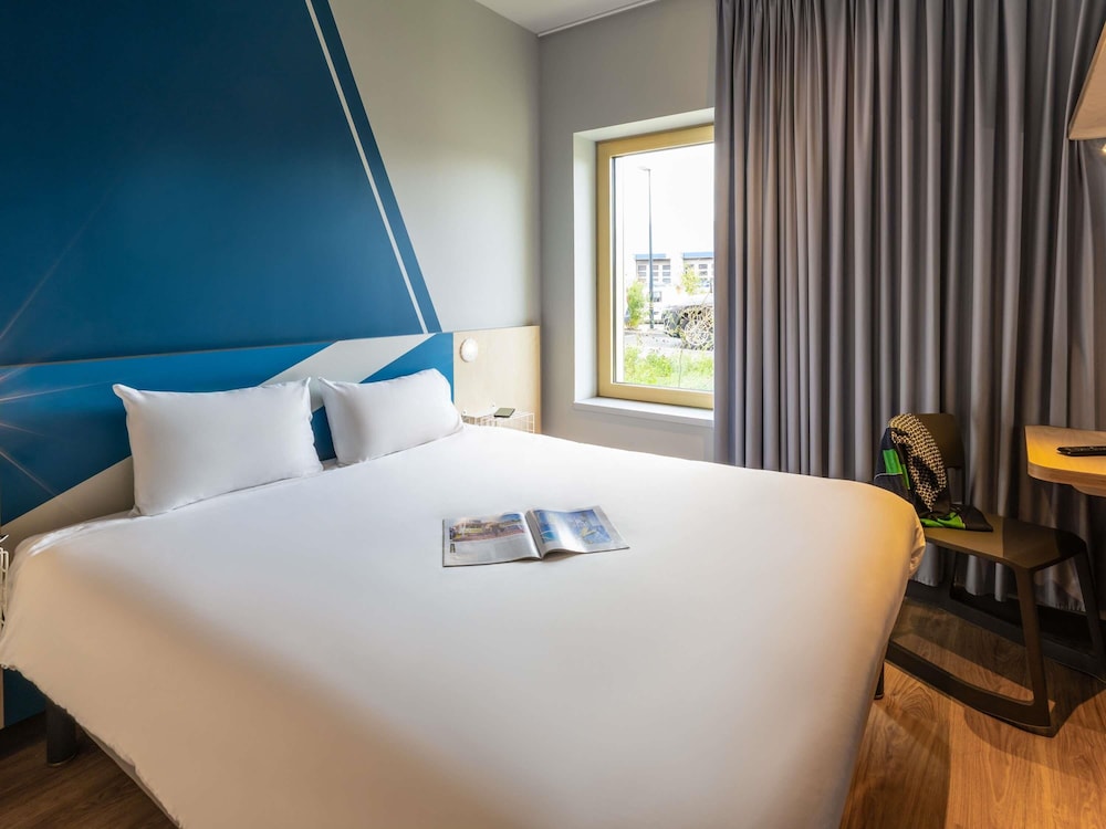 Standard Room, Multiple Beds - Photo 1