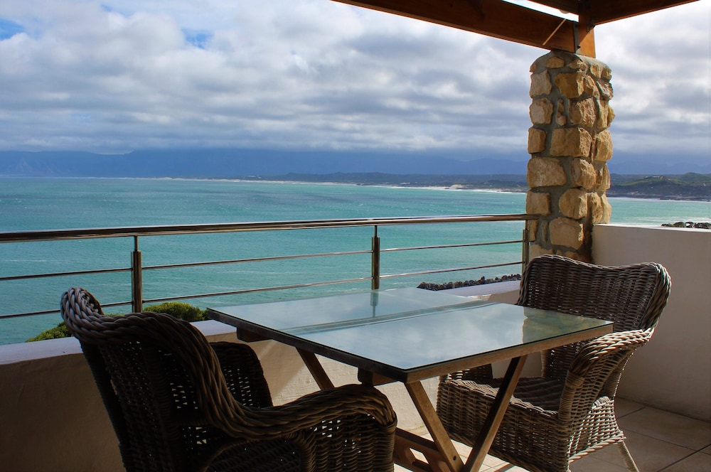 Superior Suite, 1 King Bed, Balcony, Oceanfront photo 1