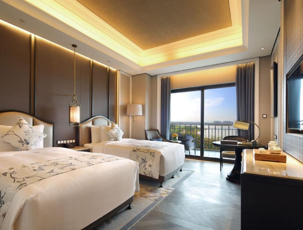 Deluxe Twin Room With Lake View photo 1