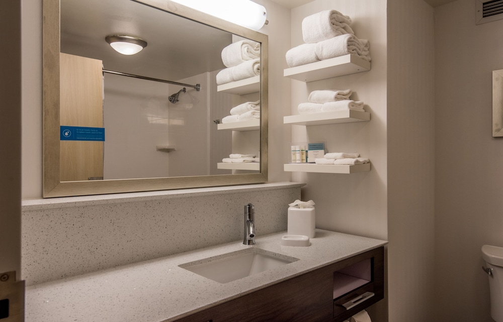 Room, 2 Queen Beds, Refrigerator photo 2