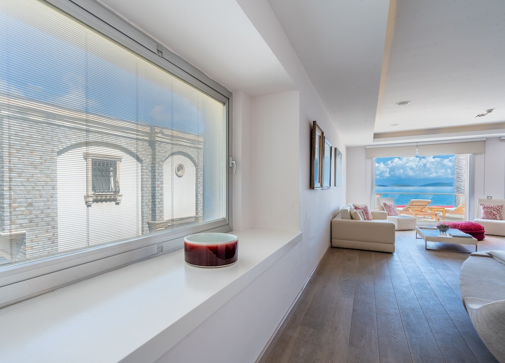 Honeymoon Suite, 1 Bedroom, Sea View - Photo 1