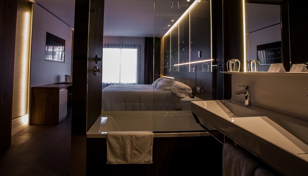 Premium Room (2 People)