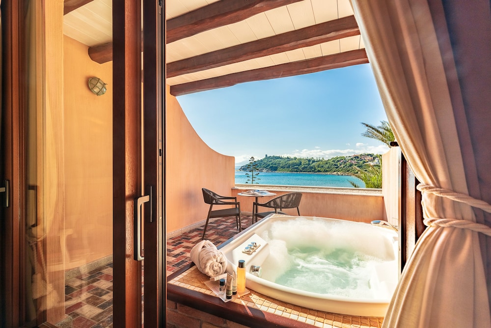 Deluxe Double or Twin Room, Sea View photo 1