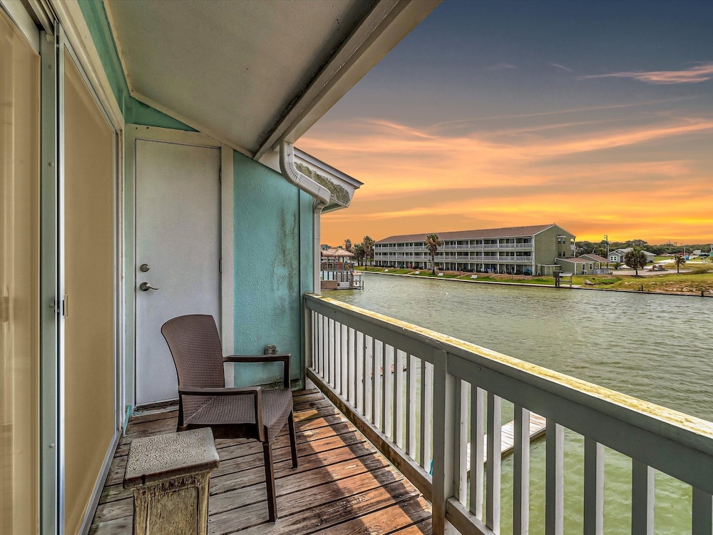 Condo, 3 Bedrooms