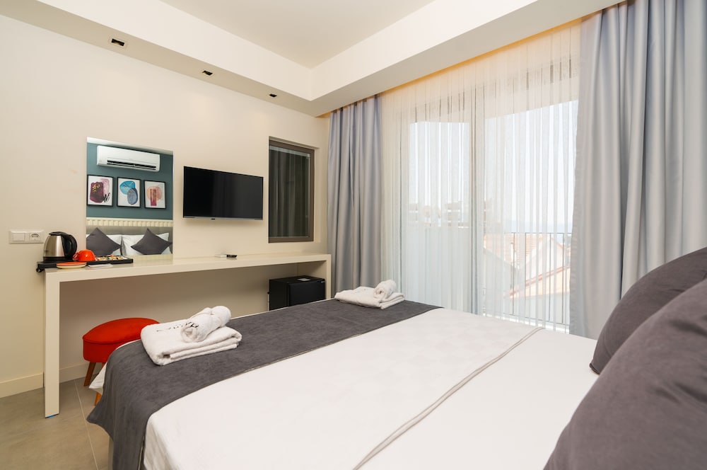 Deluxe Room - Photo 5