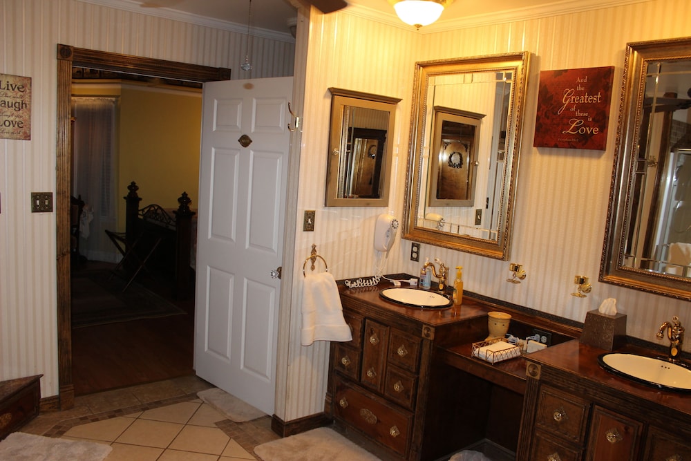 Room, 1 Queen Bed photo 2
