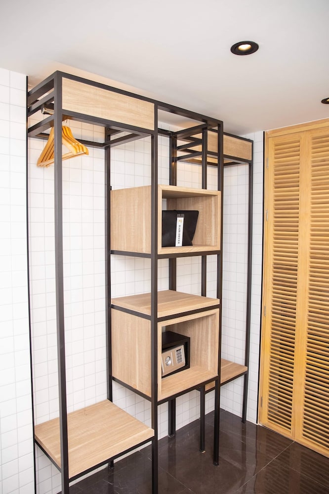 Nares Deluxe King Room photo 3